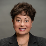 Headshot of Lauren Greenspoon